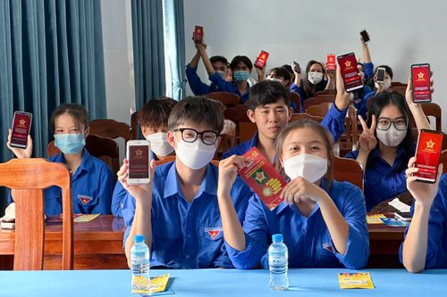 Tuyên truyền, hướng dẫn kích hoạt định danh điện tử cho hơn 1.400 đoàn viên, thanh niên