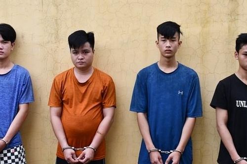 Nghi vợ nhắn tin 'đò đưa', rủ bạn chém 'tình địch' nhập viện