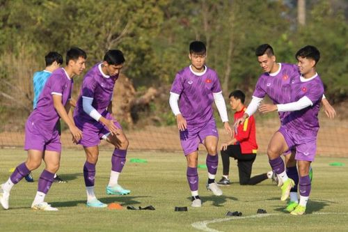 Hậu vệ ĐT Việt Nam chỉ ra cầu thủ nguy hiểm nhất của Lào