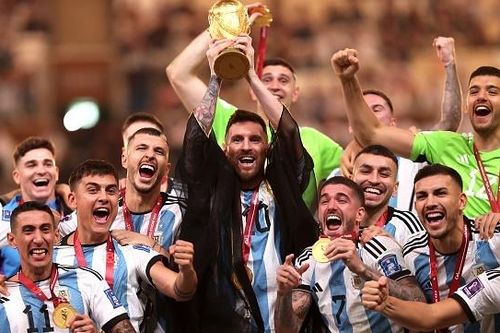 Messi nhận quà đặc biệt từ Tiểu vương Qatar