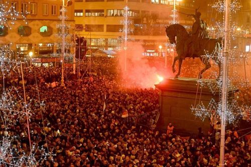 Biển người chào đón tuyển Croatia về nước sau World Cup