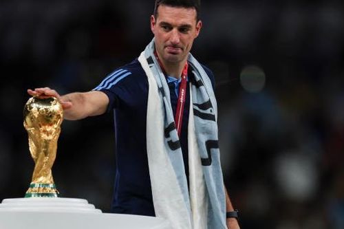 HLV Lionel Scaloni nhớ về huyền thoại Maradona sau khi vô địch World Cup 2022