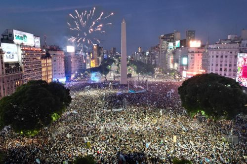 Biển người mừng Argentina bước lên đỉnh thế giới