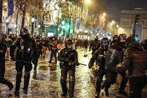 Bạo loạn trên đường phố Paris sau trận chung kết World Cup 2022