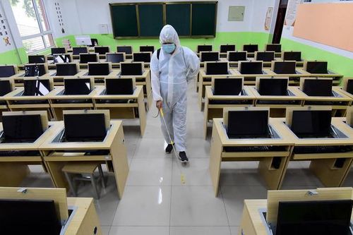 Thành phố lớn nhất Trung Quốc yêu cầu trường học dạy trực tuyến