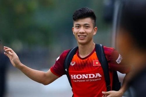 Phan Văn Đức sang Lào hội quân cùng tuyển Việt Nam
