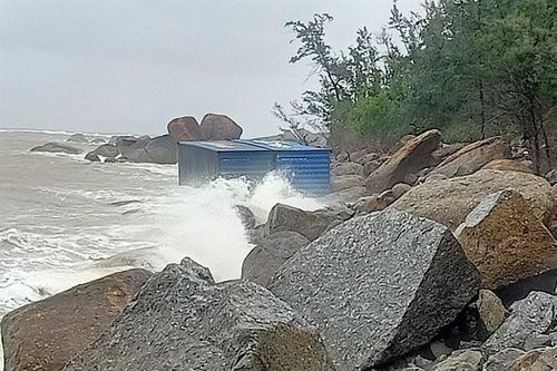 Container trôi dạt vào bờ biển Quảng Ngãi, nhiều khả năng của tàu Pacific Express