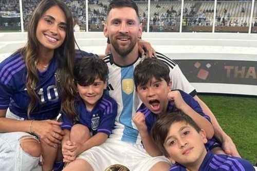 Vợ nhắn gửi Messi: 'Em tự hào về anh'