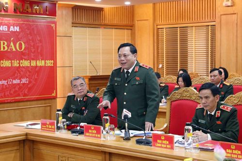 Giám đốc Công an Hà Nội bác thông tin 4.700 cán bộ xin ra khỏi ngành vì 'kỷ luật khắt khe'