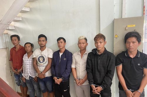 Mâu thuẫn tiền công, nhóm thợ đâm chết vợ cai thầu