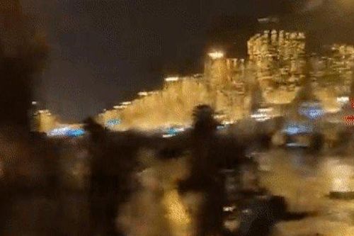 Cảnh sát Pháp giải tán đám đông ở Paris sau khi Argentina vô địch World Cup