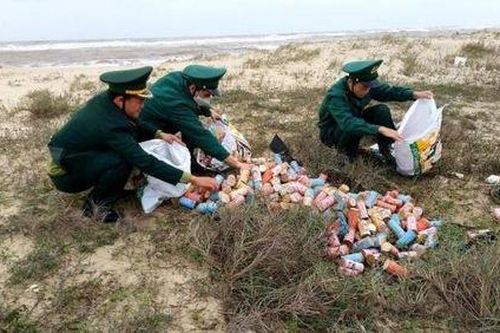 Xuất xứ bất ngờ của hàng trăm hộp thuốc lá phát hiện tại bờ biển
