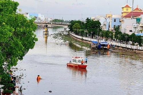 Phát hiện thi thể người đàn ông dưới kênh ở Bạc Liêu