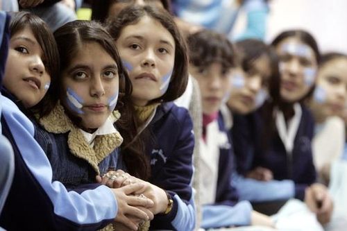 Giáo dục ở Argentina: Học 4 tiếng/ngày, bóng đá thịnh hành trong các trường