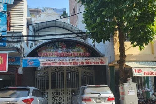 Trang web xưng 'đại lý pháo hoa nhà máy Z121' xóa dấu vết sai phạm