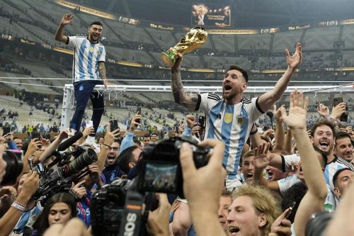 Niềm vui World Cup đem lại cho Argentina hy vọng trong khủng hoảng