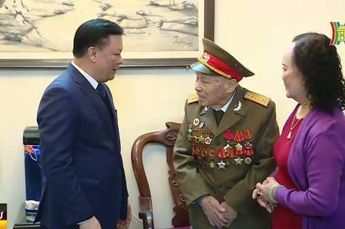 Hoạt động kỷ niệm 50 năm chiến thắng Hà Nội-Điện Biên Phủ trên không