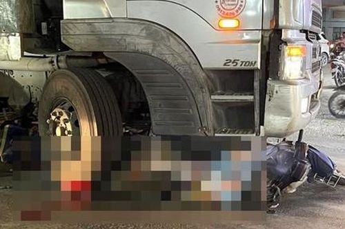 Ôtô tải va chạm xe máy, một phụ nữ tử vong thương tâm
