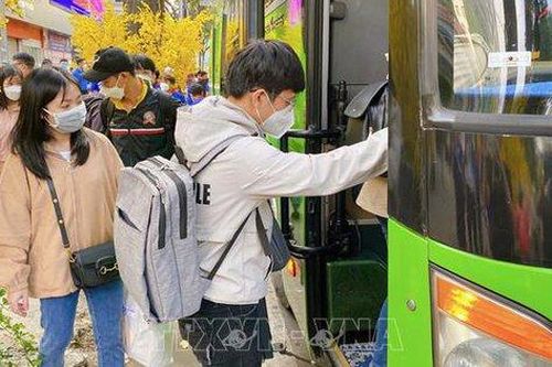 Thủ tướng: Không để người dân về quê ăn Tết chậm do thiếu phương tiện