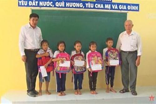 Thầy giáo tâm huyết với sự nghiệp 'trồng người'