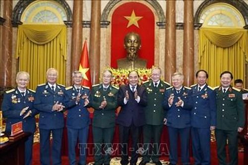 Chủ tịch nước Nguyễn Xuân Phúc gặp mặt đại biểu cựu chiến binh bộ đội tên lửa phòng không và Sư đoàn 361