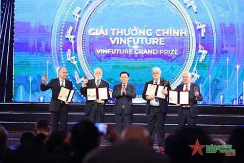 Chủ tịch Quốc hội Vương Đình Huệ dự Lễ Trao giải thưởng VinFuture