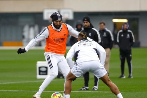 Benzema bất ngờ giã từ tuyển Pháp