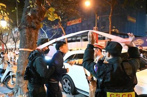 Tài xế say xỉn gây náo loạn, tự xưng là 'Hùng đội phó cơ động'