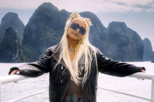Christina Aguilera đi trực thăng, đón sinh nhật trên Vịnh Hạ Long