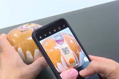 Tem mác hoa quả nhập khẩu: Chiêu trò đánh lừa người tiêu dùng