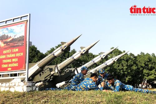 Cận cảnh dàn tên lửa hiện đại bảo vệ Thủ đô