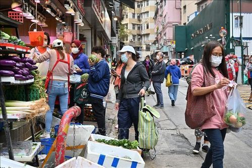 Hong Kong nới lỏng thêm các biện pháp phòng dịch COVID-19