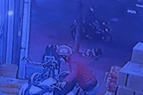 Clip: Trộm vào tận nhà cuỗm Honda SH trong chớp mắt