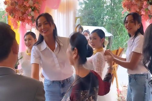 Hoa hậu H'Hen Niê dự đám cưới ở quê: Ghi điểm bởi trang phục và hành động hết sức tinh tế