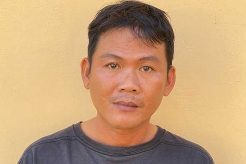 Đón bạn gái sau giờ tan làm rồi xảy ra mâu thuẫn, gã đàn ông vung tay gây ra tội ác