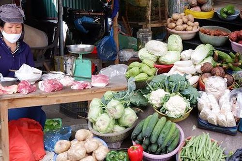 Giá rau xanh tăng mạnh, đắt ngang cả thịt cá