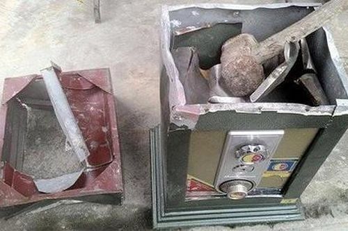 Bắt kẻ 'khoét' rào đột nhập nhà dân, phá két sắt trộm 300 triệu đồng