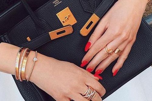 Bạn gái đòi hỏi vật chất quá đáng