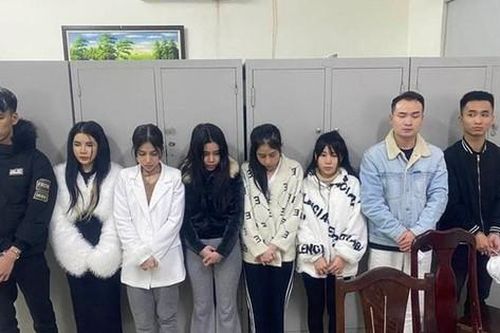 Thuê nhân viên quán bar về nhà cùng sử dụng ma túy