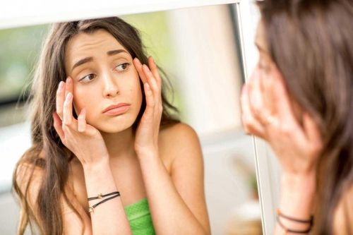 Lý do mắt bị sưng khi thức dậy
