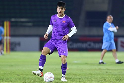 Tuyển Việt Nam thi đấu ở sân có 2 loại cỏ