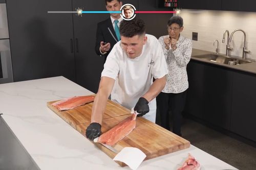 Chàng trai cắt cá nhanh nhất thế giới, đánh bại Gordon Ramsay