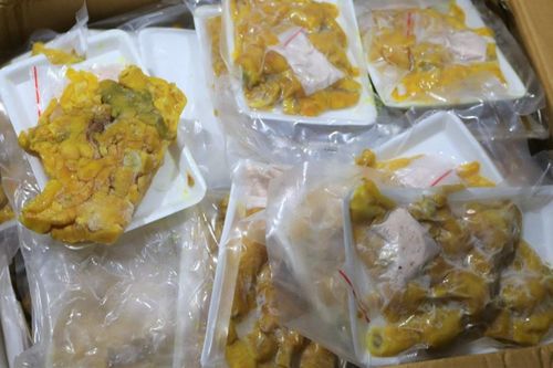 Phát hiện hơn 6,2 tấn thịt bốc mùi hôi thối đang chở vào Nam tiêu thụ