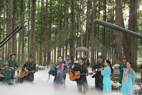 Chương trình nghệ thuật thời trang 'Lính và Lụa'