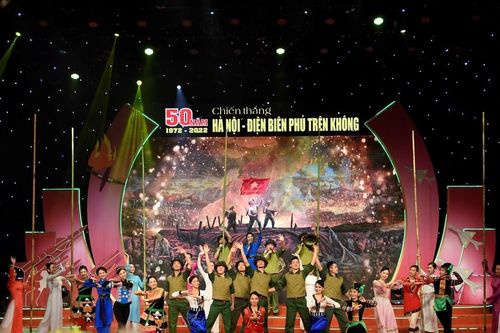 Vang mãi bản hùng ca bầu trời