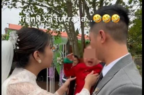 Dự đám cưới của mẹ, con trai 'khóc thét' vì nghĩ mẹ là 'yêu quái'