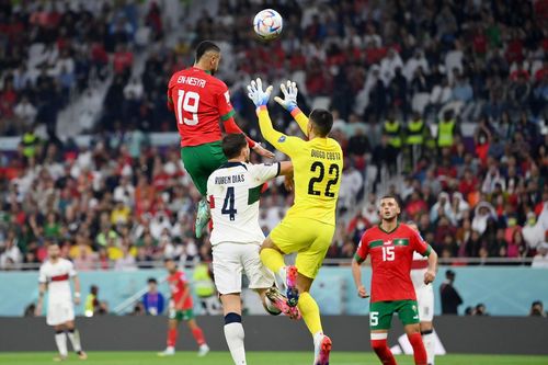 Ngồi ghế nóng 3 tháng trước World Cup, điều gì giúp HLV Marocco làm nên lịch sử?
