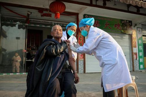 Mỹ ngỏ ý chia sẻ vaccine ngừa COVID-19 cho Trung Quốc