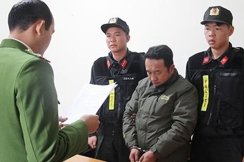 Chủ tịch xã và kiểm lâm 'bật đèn xanh' cho lâm tặc