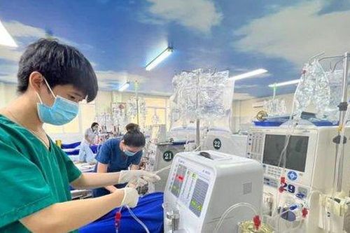 Quá đau đớn khi uống thuốc diệt cỏ để tự tử, nam thanh niên gọi người nhà đến cứu